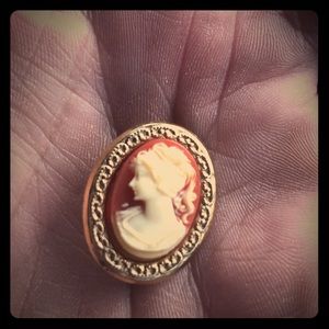 Cameo brooch elegant